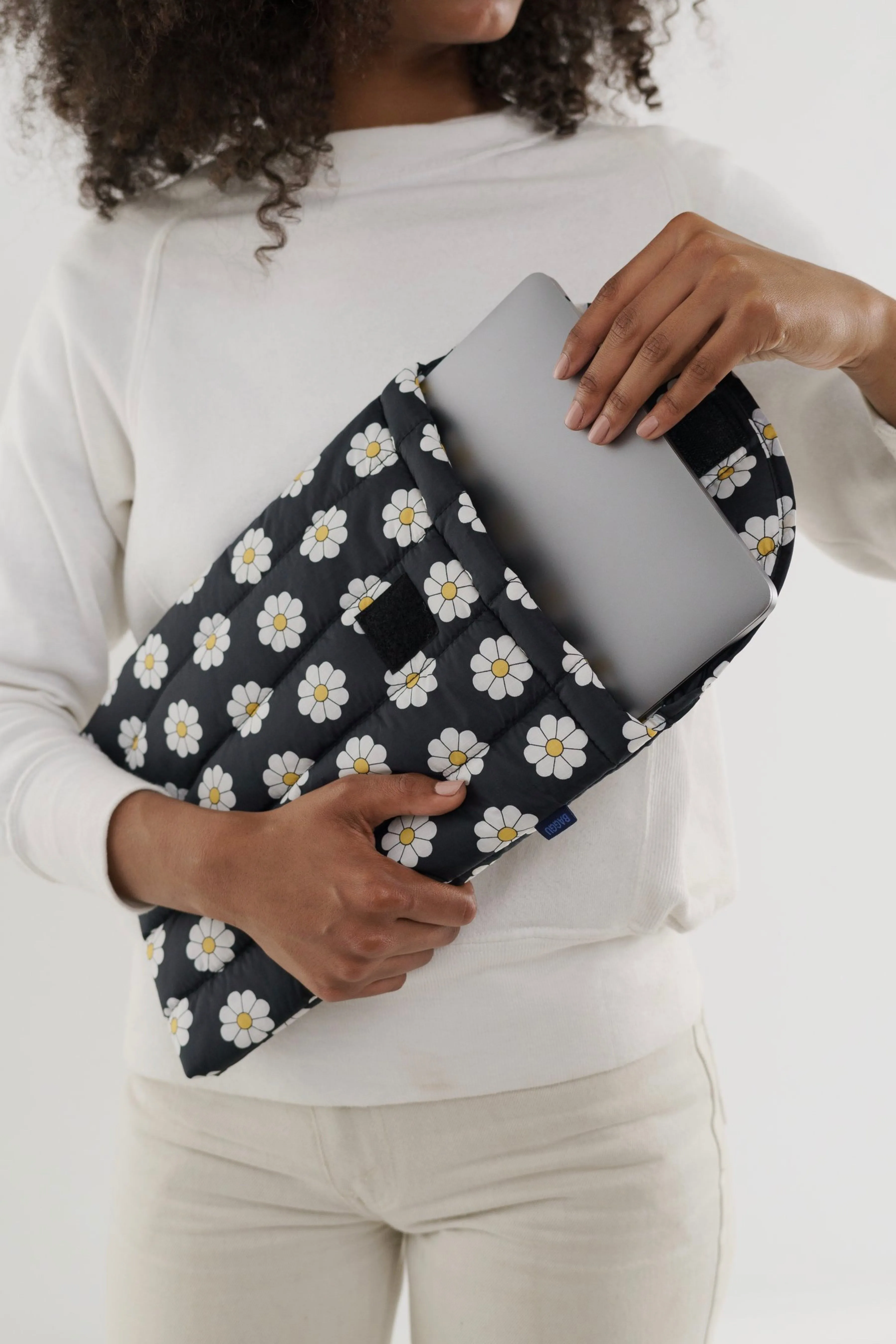 Black Daisy Puffy Laptop Sleeve