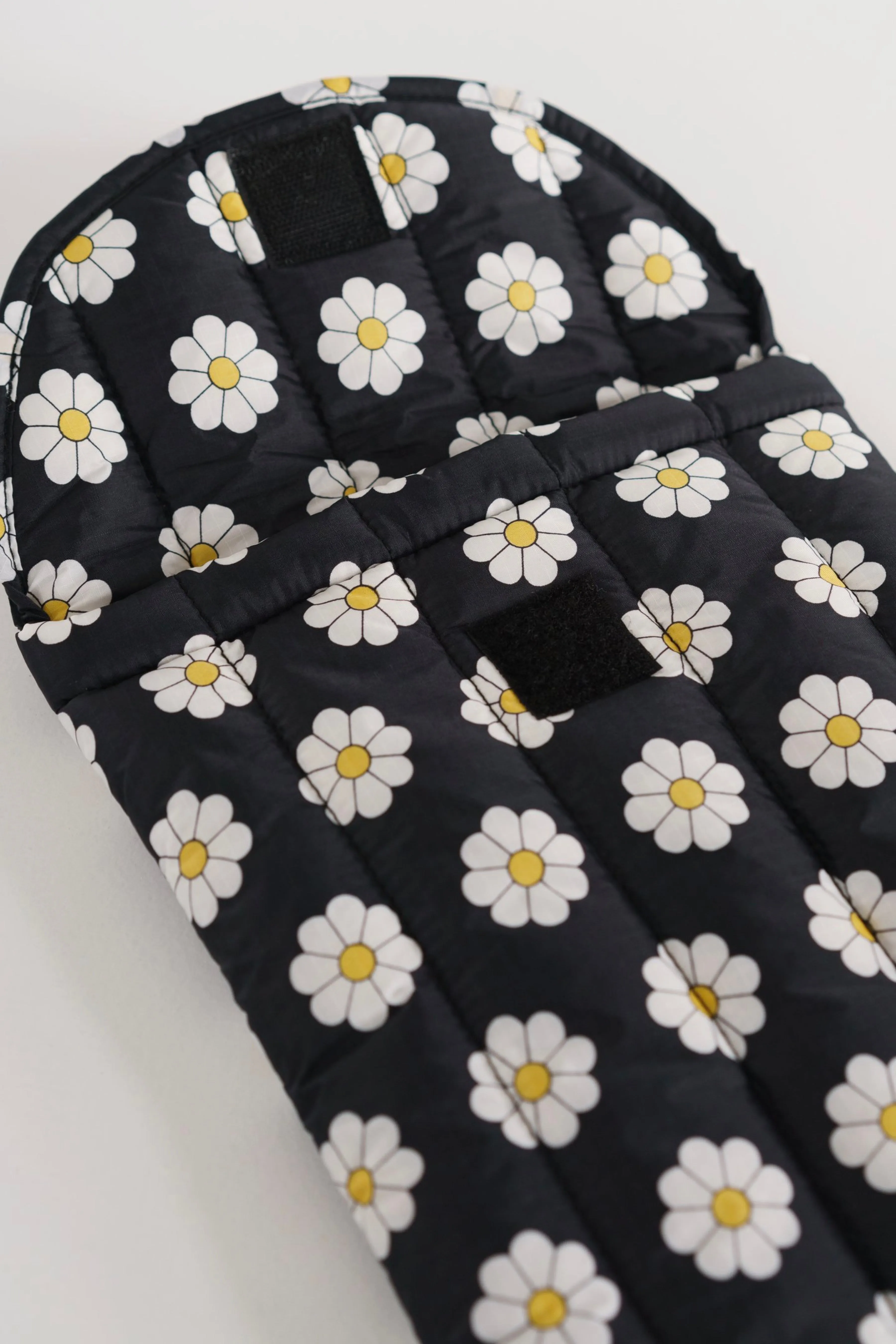 Black Daisy Puffy Laptop Sleeve